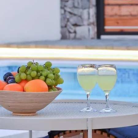 Luana With Private Pool Apartment