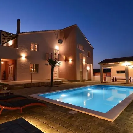 Luana With Private Pool